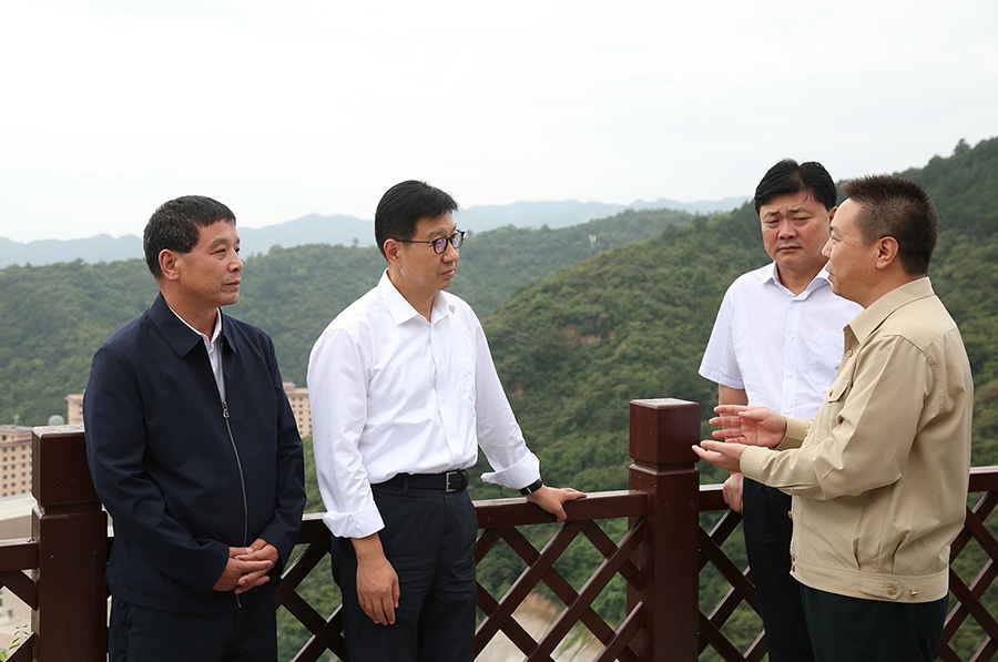 202406261719379549769035.jpg 13-2021年8月,省委常委、副省長張錦剛蒞臨公司檢查指導工作。.jpg