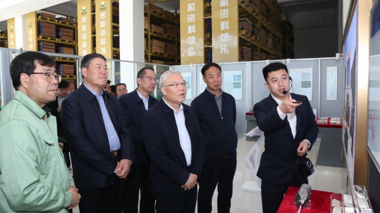 全國政協(xié)常委、省政協(xié)副主席尚勛武蒞臨金徽股份調(diào)研綠色礦山建設(shè)工作